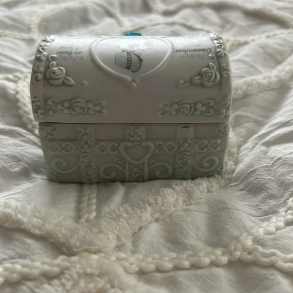 Precious Moments jewelry box - Picture 4 of 6